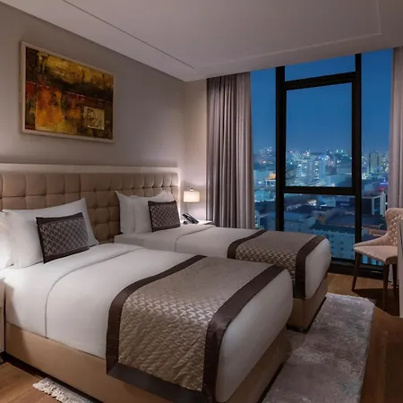 Movenpick Living West מלון