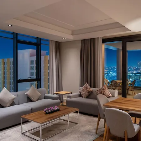 מלון Movenpick Living West 5*