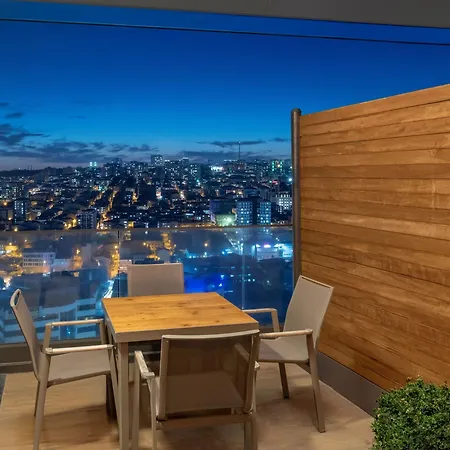 מלון Movenpick Living West 5*