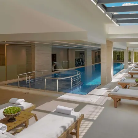 מלון Movenpick Living West 5*
