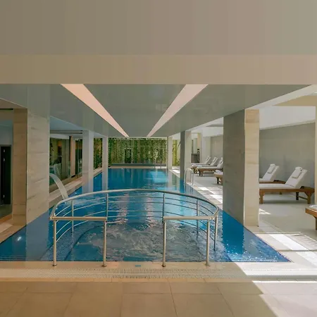 מלון Movenpick Living West