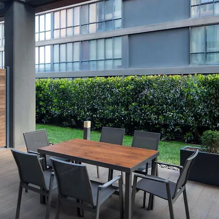 מלון Movenpick Living West 5*