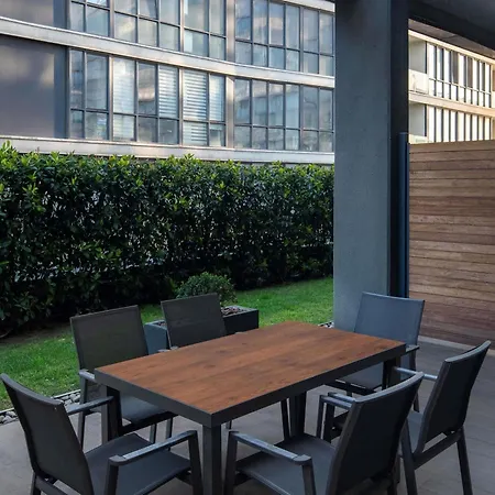 מלון Movenpick Living West 5*