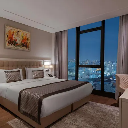 מלון Movenpick Living West 5*