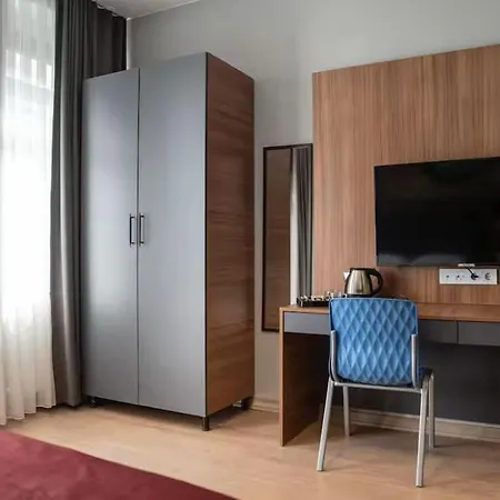 House With Balcony In Galata 2 아파트 *