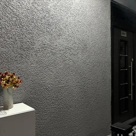 Grey & - Old Apartman *