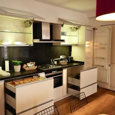 Prime Location Explore On Foot! Apartment *