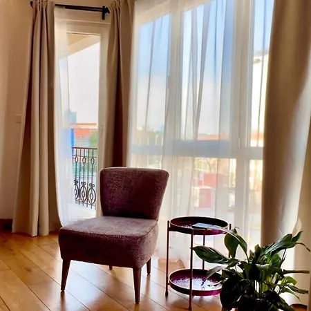Prime Location Explore On Foot! Apartment *