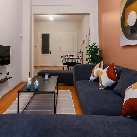 Spacious & Historic 2br In Taksim *