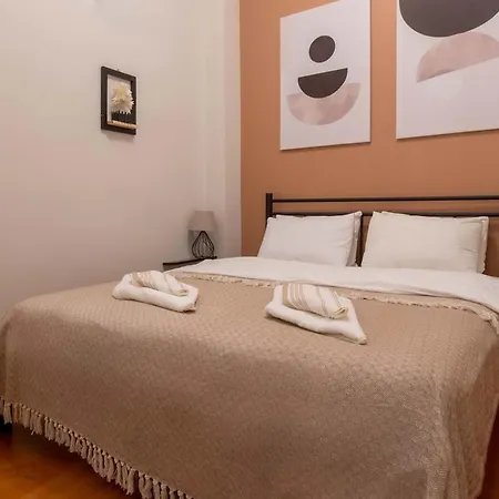 Spacious & Historic 2br In Taksim Apartment *