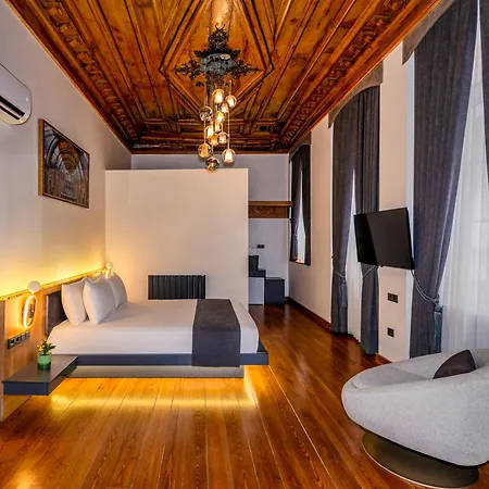 Elmira Pera & - Special Class Istanbul