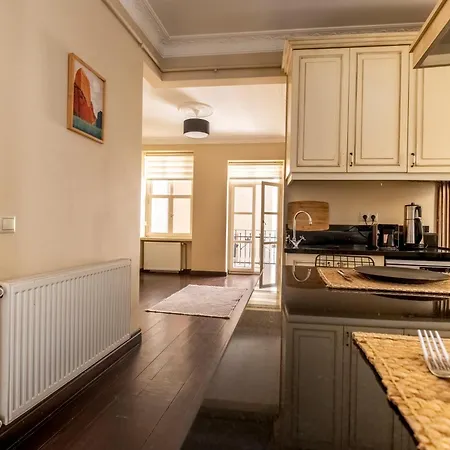 Spacious 3 Bedrooms 2 Bathrooms *