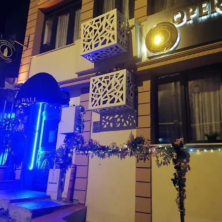 Opera Szálloda *