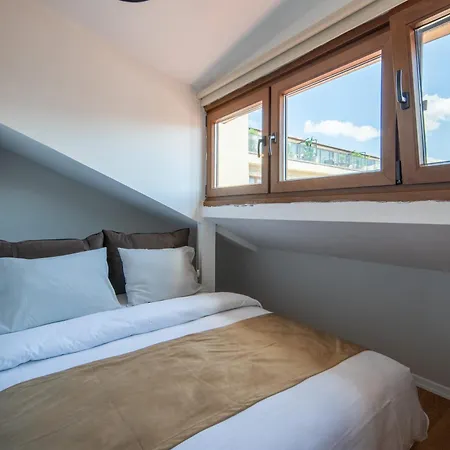 Raya Cihangir Apartament *