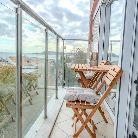 Bosphorus View Gem - 3 Large Bedrooms - 2 Baths & Balcony In Prime Location Estambul