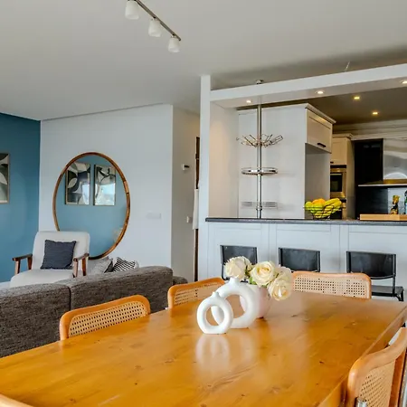 Bosphorus View Gem - 3 Large Bedrooms - 2 Baths & Balcony In Prime Location *