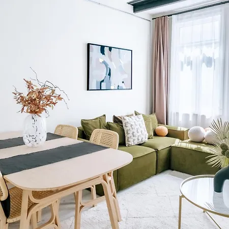 Апартаменты Modern Renovated Flat In The Heart Of Istiklal Стамбул