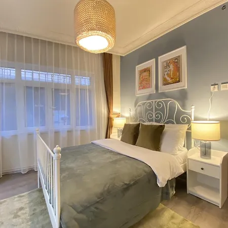 Apartment Flat Steps From Taksim Square *