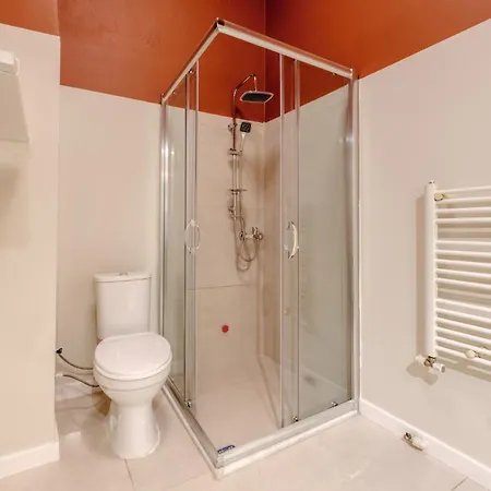Chic Modern Flat W Balcony 5 Min To Taksim 伊斯坦布尔