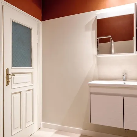 Chic Modern Flat W Balcony 5 Min To Taksim * 伊斯坦布尔