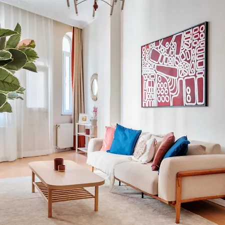 Chic Modern Flat W Balcony 5 Min To Taksim *