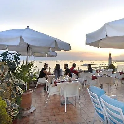 Hotel Daphne 4*