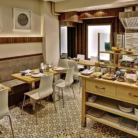 Elanaz Hotel 3*