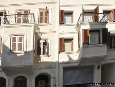 Fullhouse Aparthotel 3*