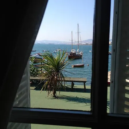 Tuzla Yacht Club Homestay *