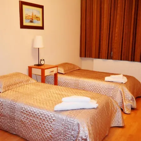 Taksim Guest 3*