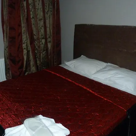 Eagles Budget Bed & Breakfast 3*