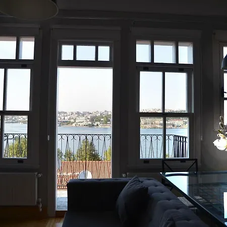 Golden Horn Apartament *