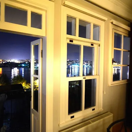 Golden Horn Apartament *