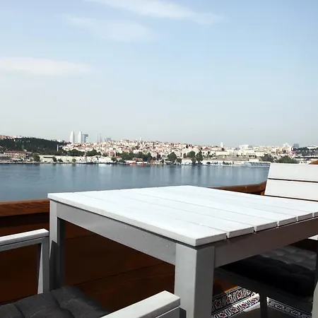 Golden Horn Apartament *