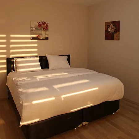 Lägenhet Serra Suites