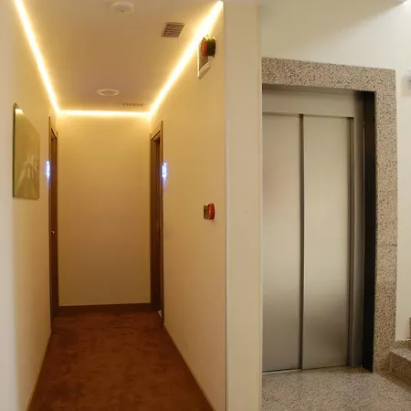 Hotel Lounge 2*