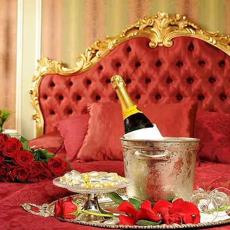 Maroon Bosphorus Hotell