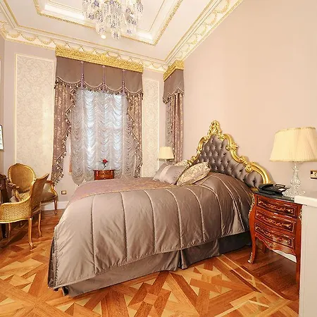 Maroon Bosphorus 5* Istanbul