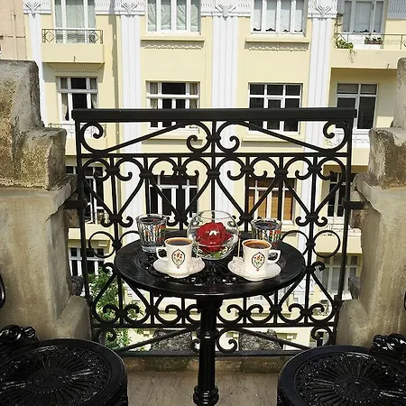 Maroon Bosphorus Hotell