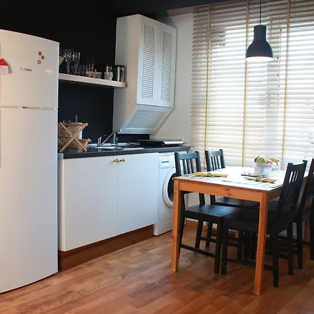 212 Aparthotel 4*