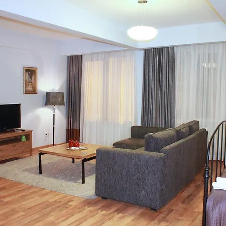 212 Aparthotel 4*
