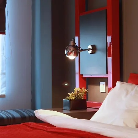 212 Aparthotel 4*