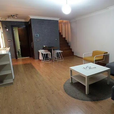 Fullhouse Aparthotel 3*