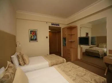 Hotel Wow Airport 4*