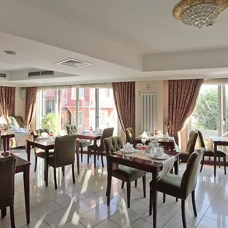 Daphne Hotel 4*