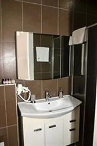 Oemer Hayyam Suites