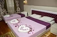 Oemer Hayyam Suites *