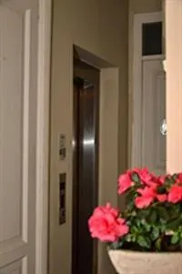 Oemer Hayyam Suites *