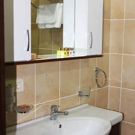 Uyar Apt Apartament *