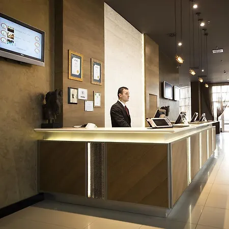 Hotel Wow Airport 4*